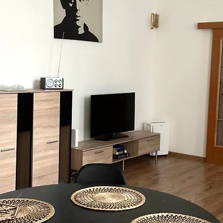 Апартаменти Hidden In The Old Town Under The Castle